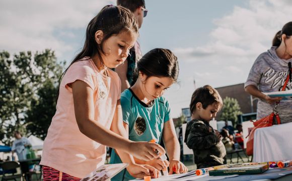 Kids doing a craft at the park
